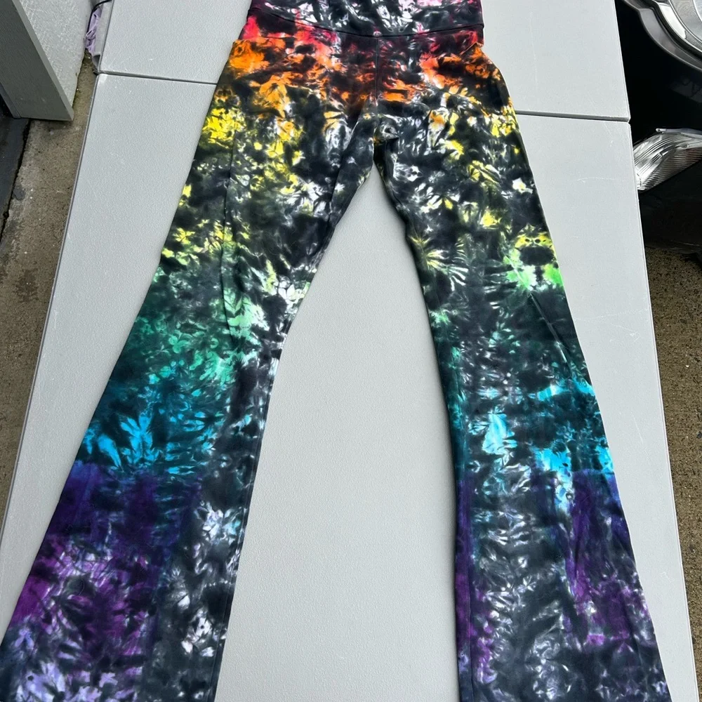 American Apparel Red and Black Tie-Dye Leggings - Picture 7 of 8